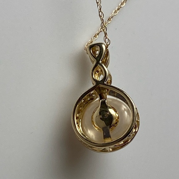 10K Yellow Gold 8mm Cultured Pearl and 0.06ct twt Diamond Pendant with Chain NEW - Picture 6 of 10